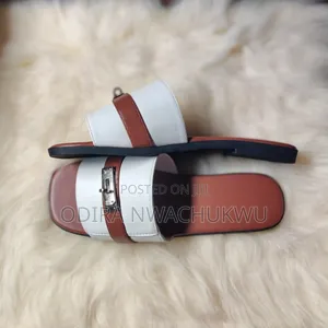 Women’s White & Brown Flat Sandals – Stylish Casual Slip-on Sandals
