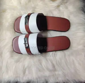 Women’s White & Brown Flat Sandals – Stylish Casual Slip-on Sandals