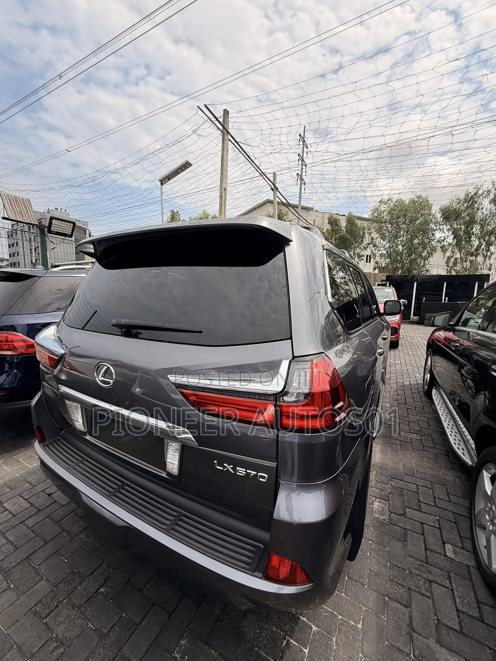 Lexus LX 570 (5 seats) AWD 2017 Silver
