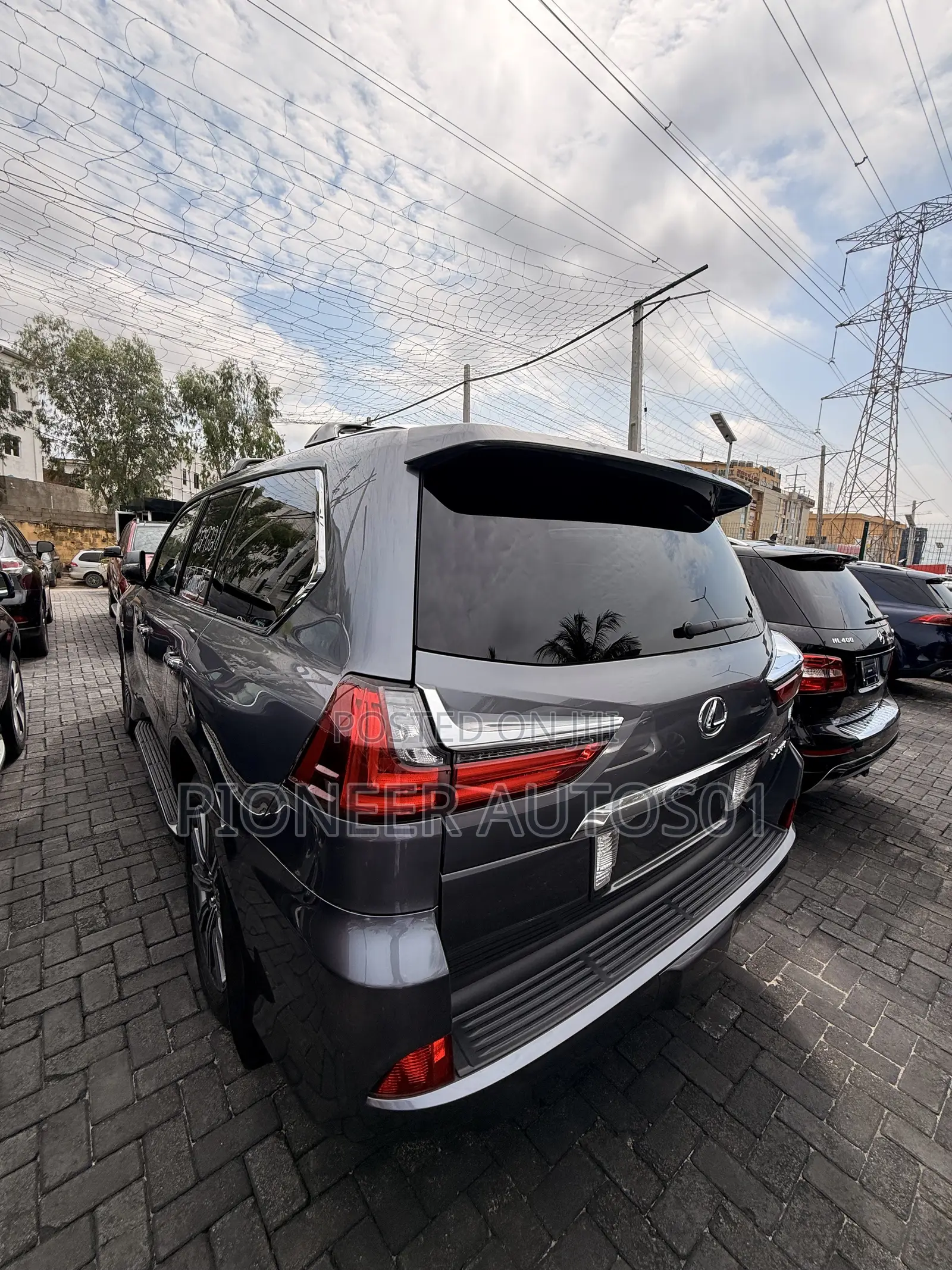 Lexus LX 570 (5 seats) AWD 2017 Silver