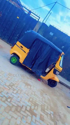 TVS King Cargo 2023 Yellow