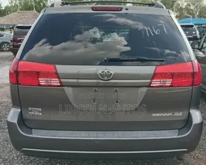 Toyota Sienna XLE Limited AWD 2005 Gray