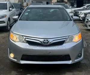 Toyota Camry XLE 4dr Sedan (2.5L 4cyl 6A) 2014 Silver
