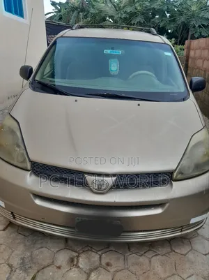 Toyota Sienna CE 2005 Gold