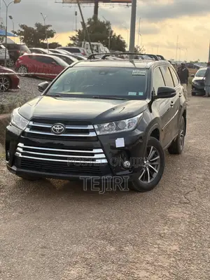 Toyota Highlander XLE 4x4 V6 (3.5L 6cyl 8A) 2018 Black