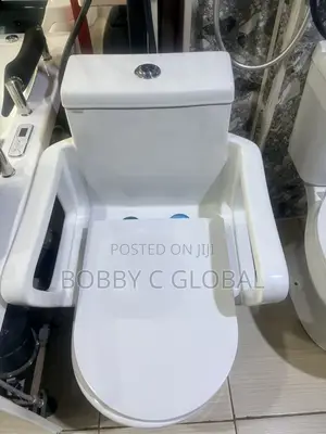 Luxury Smart Toilet – Modern One-Piece Design