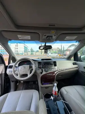 Toyota Sienna 2013 Black