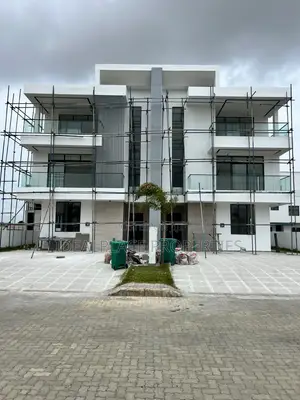 6bdrm Duplex in Ikate for sale