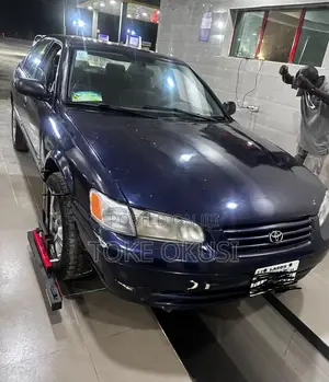 Toyota Camry 2000 Blue