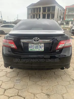 Toyota Camry Base 4dr Sedan (2.5L 4cyl 6M) 2011 Black