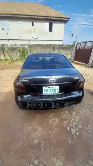 Toyota Yaris 2010 Black