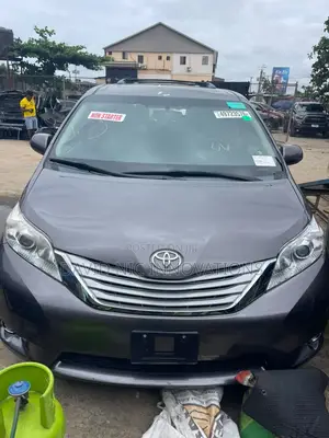 Toyota Sienna 2015 Gray