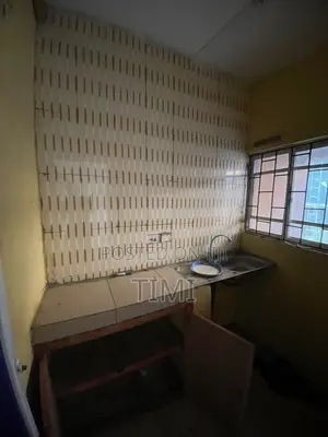 1bdrm Room & Parlour in Adelaja Estate for rent