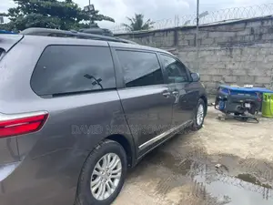 Toyota Sienna 2015 Gray
