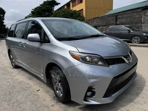Toyota Sienna 2018 Silver