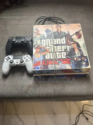 PlayStation 4 Hacked With 8 Games and Two Controller HDMI Cable