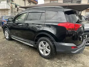 Toyota RAV4 XLE 4dr SUV AWD (2.5L 4cyl 6A) 2014 Black