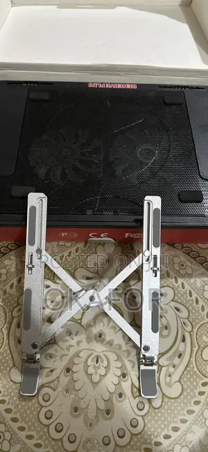 2 Laptop Stands
