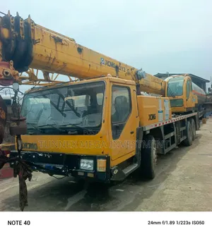 25tons XCMG Mobile Crane Available for Sale