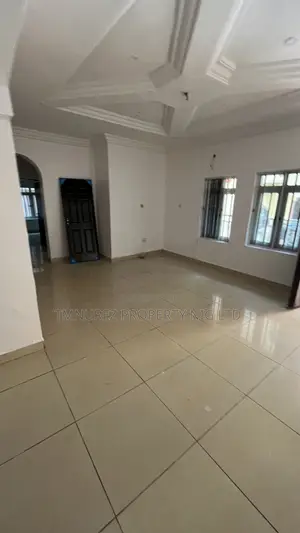3bdrm Apartment in Inside An Estate for rent