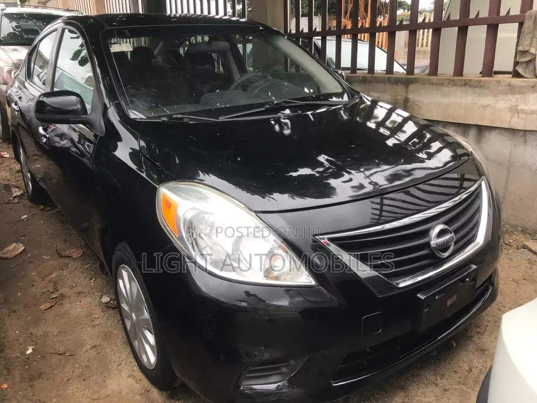 Nissan Versa 2012 Black
