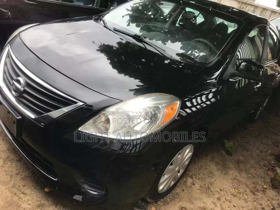 Nissan Versa 2012 Black