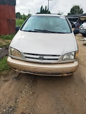Toyota Quantum 2002 Gold