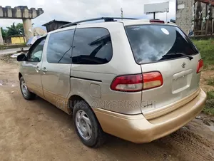 Toyota Quantum 2002 Gold