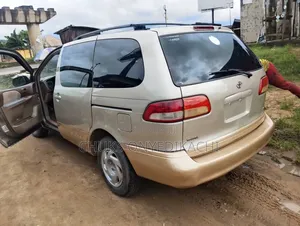 Toyota Quantum 2002 Gold