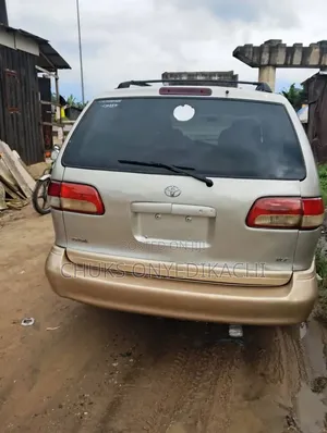 Toyota Quantum 2002 Gold