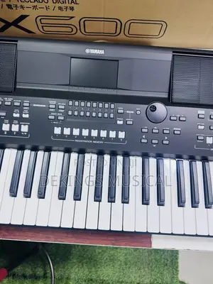 Yamaha PSR SX600 61 Keys Workstation Arranger Keyboard