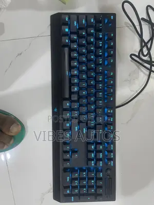 Gaming Keyboard Black Widow V3, Razer Green Switch (Clicky & Tactile)
