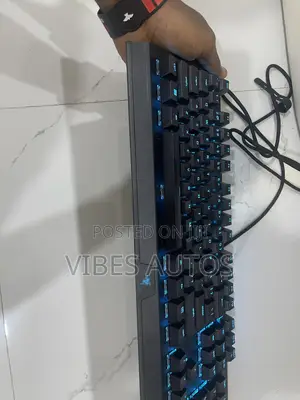 Gaming Keyboard Black Widow V3, Razer Green Switch (Clicky & Tactile)