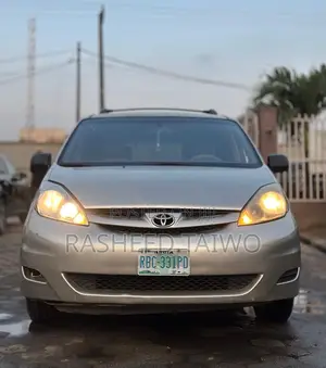 Toyota Sienna LE AWD 2006 Gold