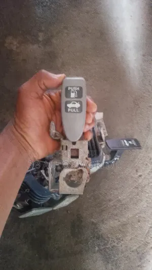 Honda Civic 08 BOOT AND FUEL TANK Opener