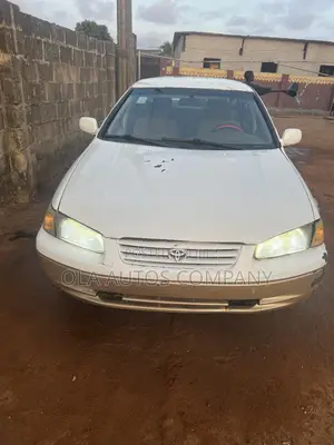 Toyota Camry Automatic 1998 White
