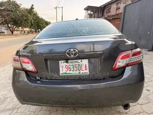 Toyota Camry LE 4dr Sedan (2.5L 4cyl 6A) 2011 Gray