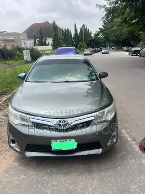 Toyota Camry XLE 4dr Sedan (2.5L 4cyl 6A) 2013 Gray