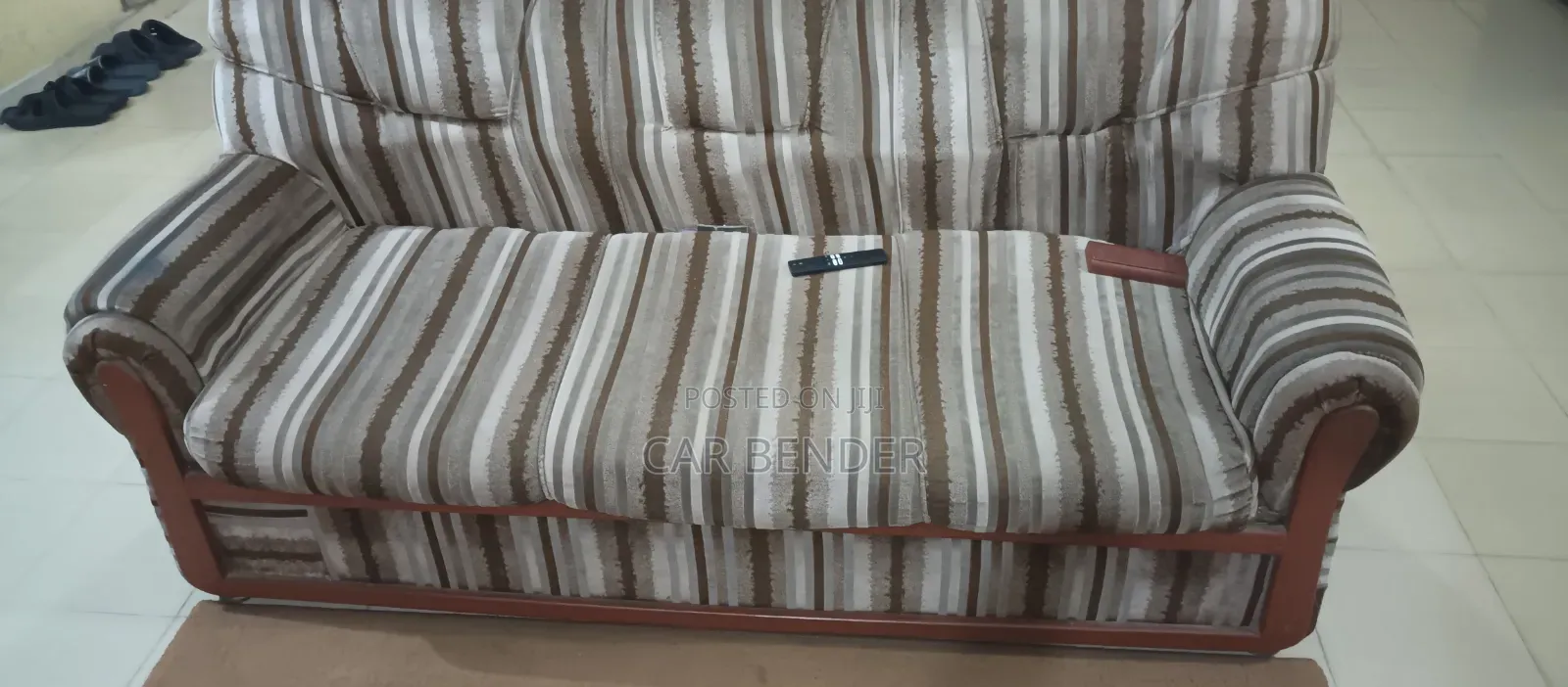 Neatly Used Sofa Set