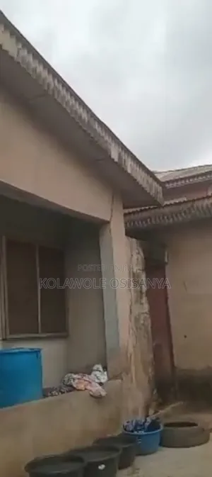 5bdrm Apartment in Igando / Ikotun/Igando for sale