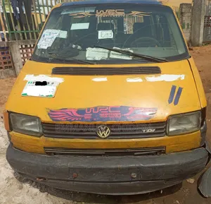 Volkswagen Transporter 2004 Yellow