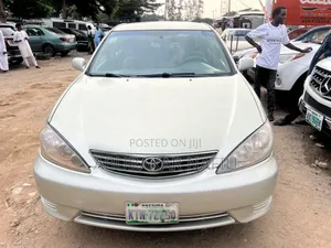 Toyota Camry 2005 Gold