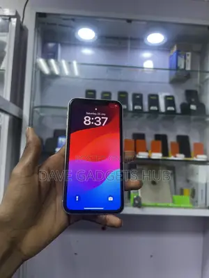 Apple iPhone 11 64 GB White