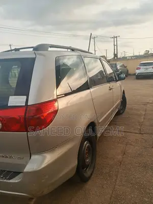 Toyota Sienna 2006 Gold