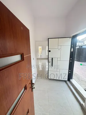Mini Flat in Chevron for rent