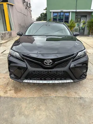 Toyota Camry SE FWD (2.5L 4cyl 8AM) 2018 Black