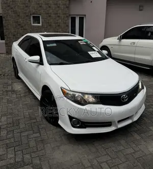 Toyota Camry SE 4dr Sedan w/Prod. End 11/13 (3.5L 6cyl 6A) 2014 White