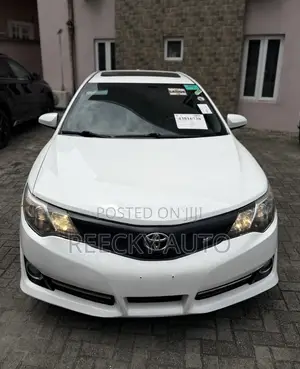 Toyota Camry SE 4dr Sedan w/Prod. End 11/13 (3.5L 6cyl 6A) 2014 White