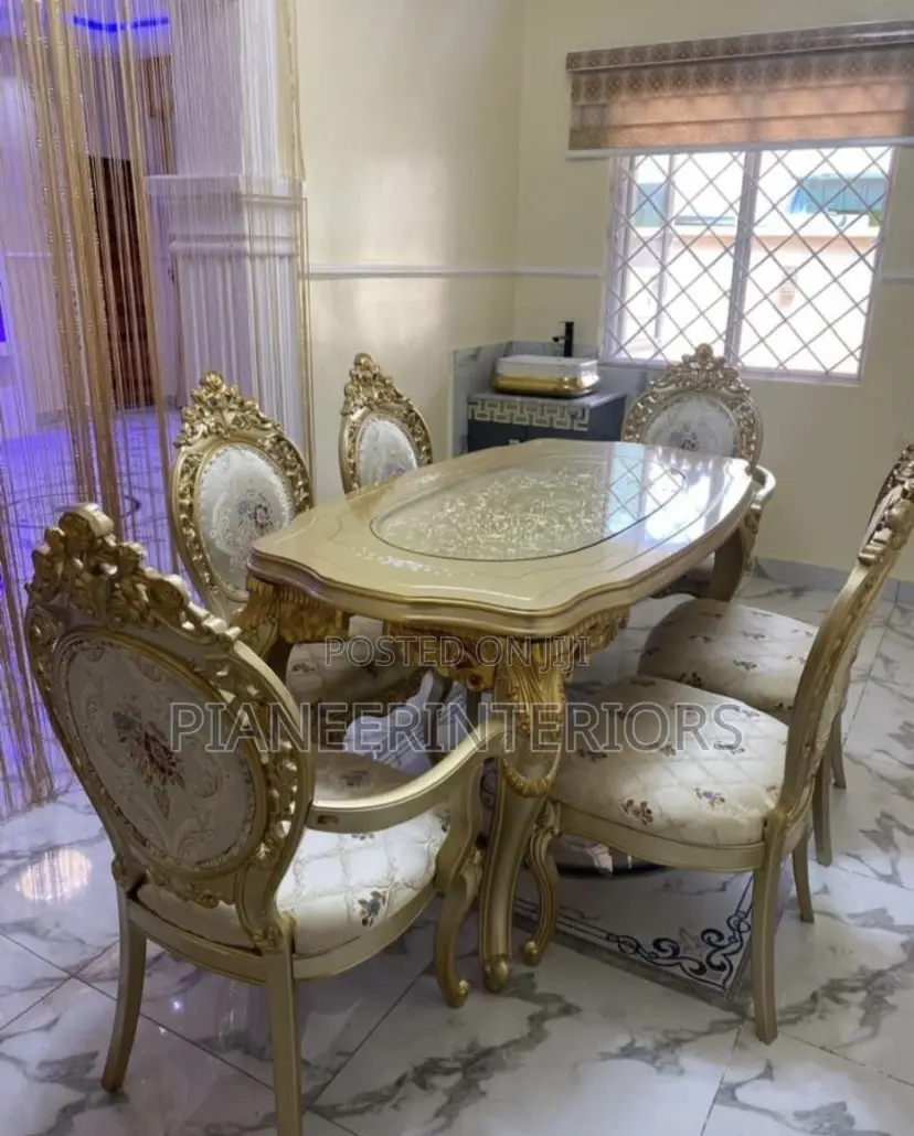 Royal Dining Table