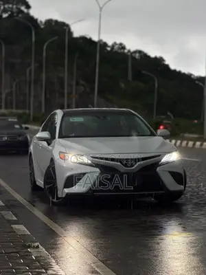 Toyota Camry XSE FWD (2.5L 4cyl 8AM) 2018 White